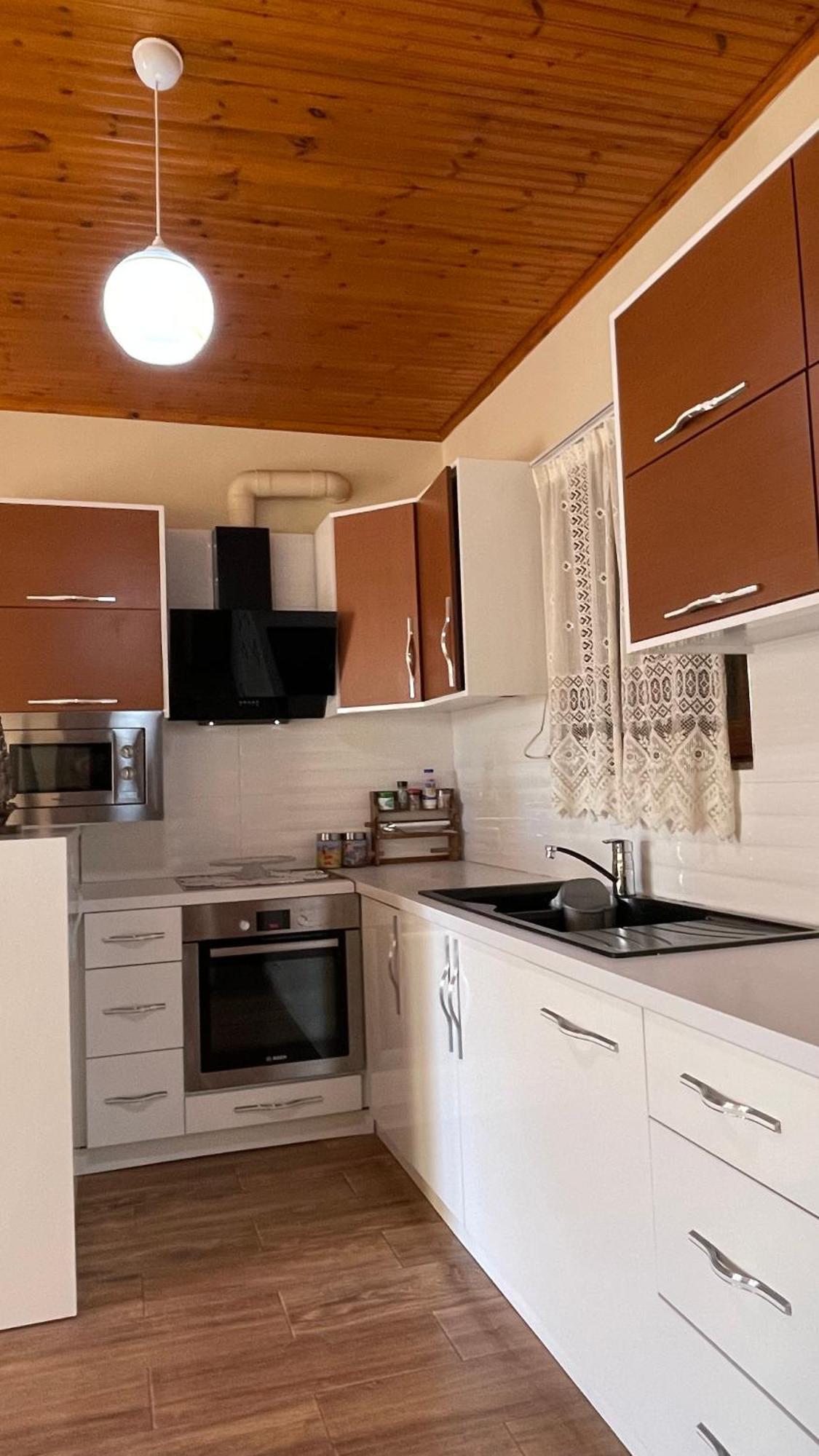 July Seaview Apartments ซารานเดอ ภายนอก รูปภาพ