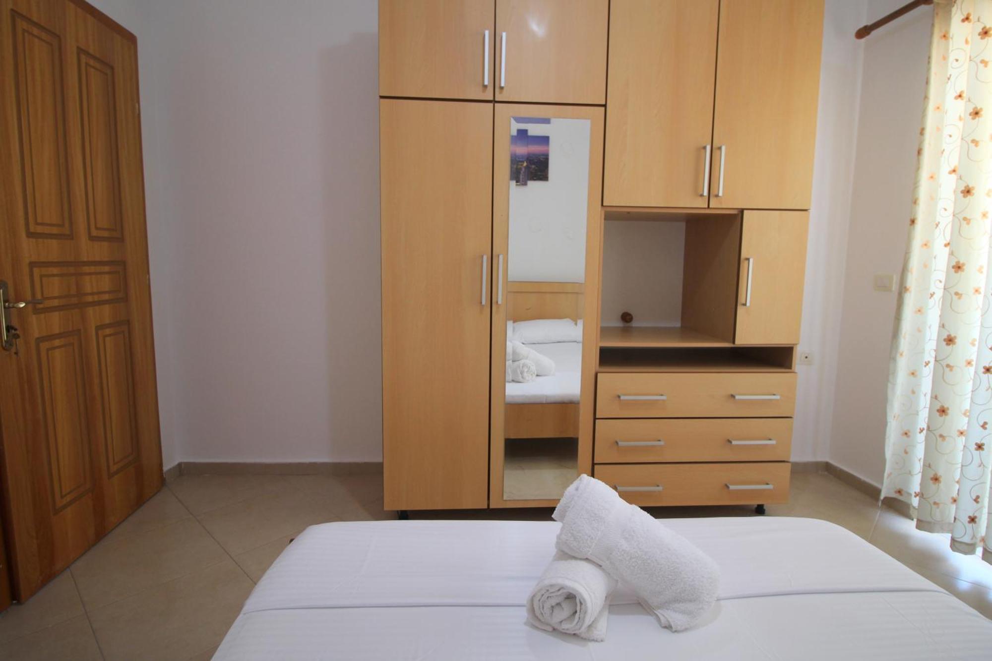 July Seaview Apartments ซารานเดอ ภายนอก รูปภาพ