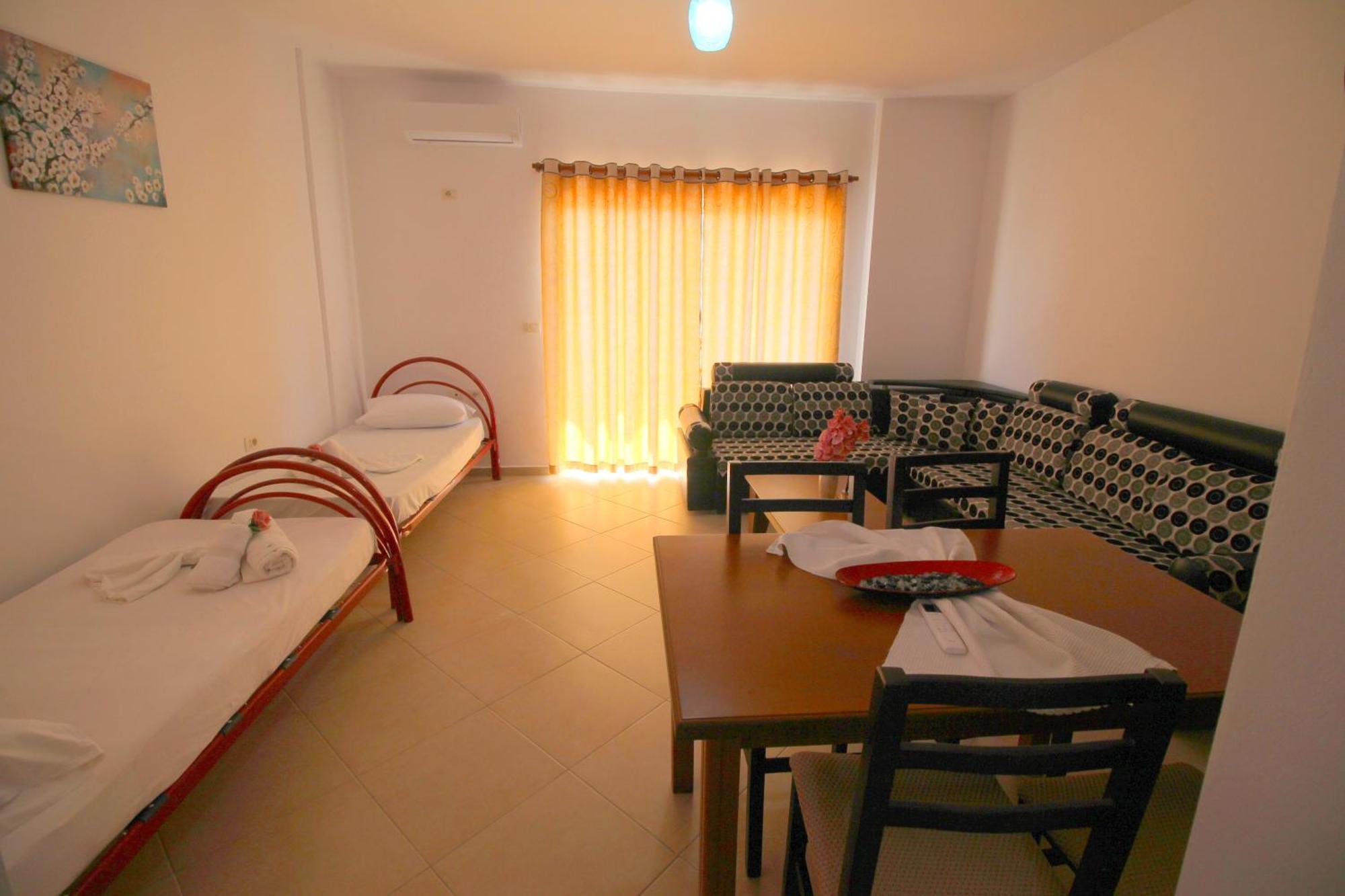 July Seaview Apartments ซารานเดอ ภายนอก รูปภาพ